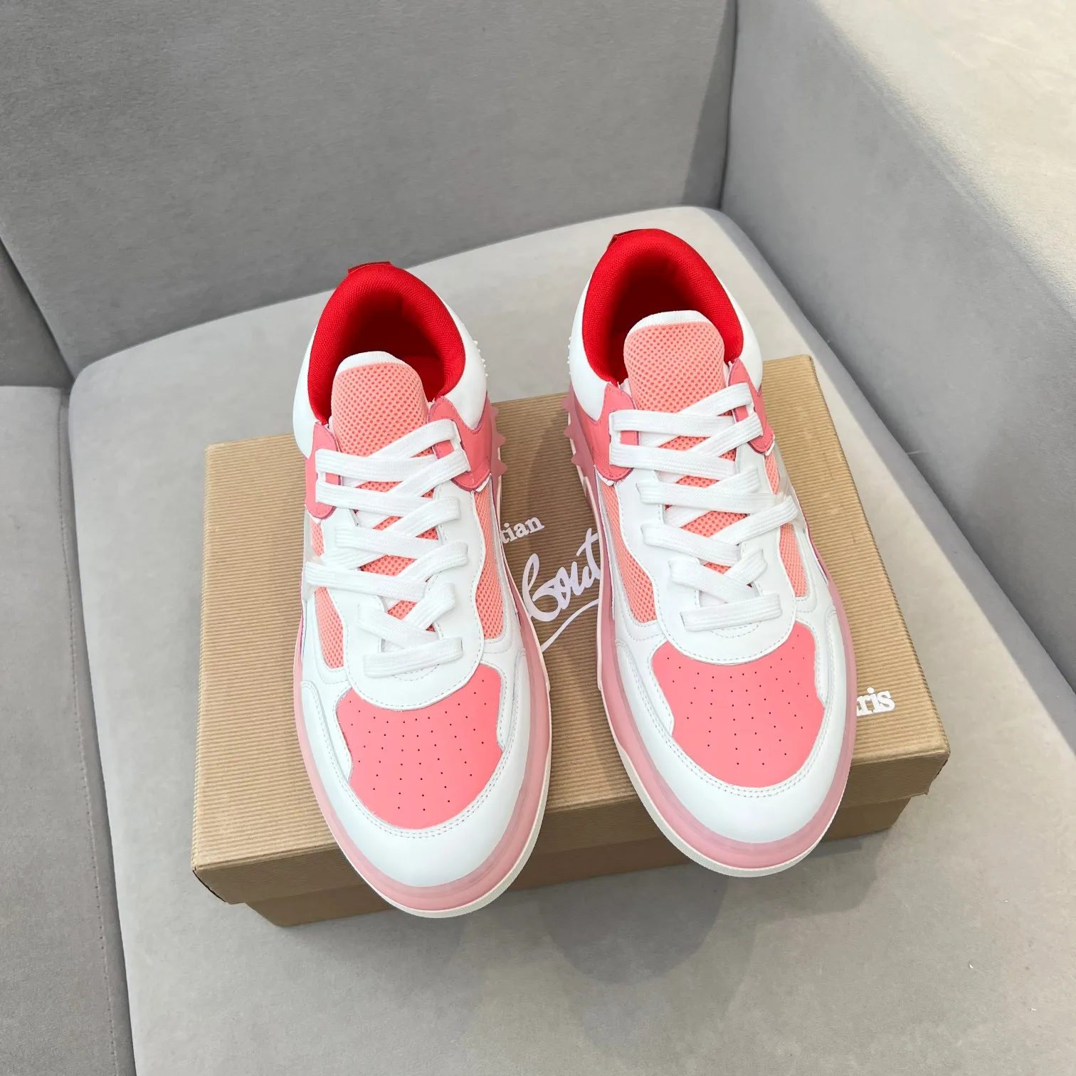 Men's shoes 💰700 🌹🌹🌹̋ Wang Junkai Yang Mi Xu Kai Zhang Jingyi Ding Chengxin Chen Muchi Wang Ziyi Same style Christian Louboutin 2024 [New product] ASTROLOUBI unisex thick-soled sports shoes red-soled shoes perfectly integrate fashion and sports, The fabrics are made of luxurious calfskin, soft suede, smooth satin and laminated leather, and the back is decorated with classic rivets. The interior is blended with a knitted tongue for added durability, breathability and quick-drying comfort. The outsole is made of a combination of EVA foam and imported rubber, and the colorful CL iconic letters on the side of the outsole show the brand's unique style. It is a ceiling-level comfortable skate shoe! ! ! Multiple colors available, currently women’s sizes 35--40